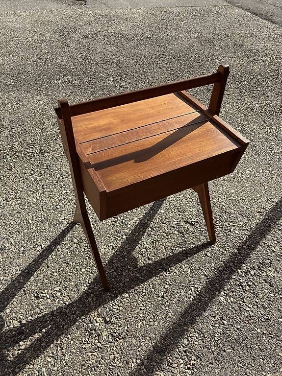 Tische: Table à couture vintage en bois massif – Gebraucht aus Arnex-sur-Orbe von Tutu1037 1