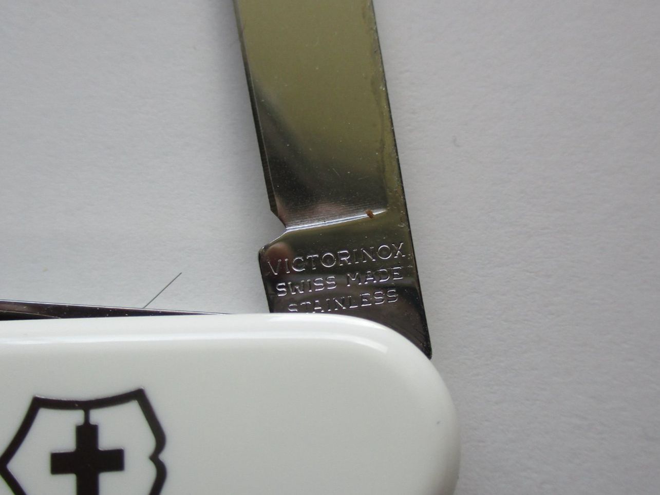 Victorinox Coltelli tascabile: Couteau Suisse Victorinox "PVB APC" blanc – Usato da La Sarraz venduto da vic_v6kz 1