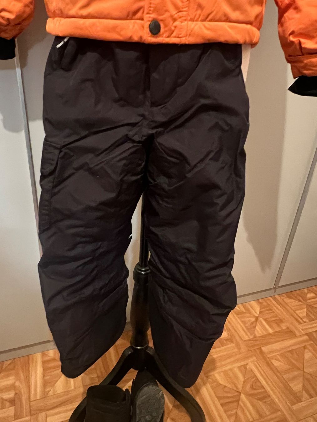 Skis: Ensemble de ski Columbia 8 ans avec bottes – Gebraucht aus Crans-Montana von Boubou123 1