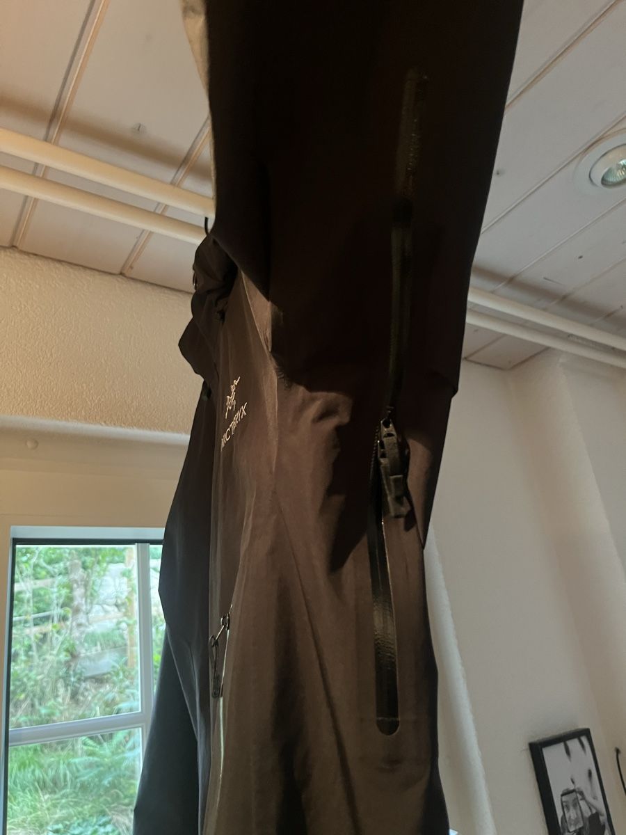 Arcteryx Giacche: Arc'teryx Beta Hardshell Jacke schwarz Grösse L  – Usato da Münchenbuchsee venduto da din_s59g 2