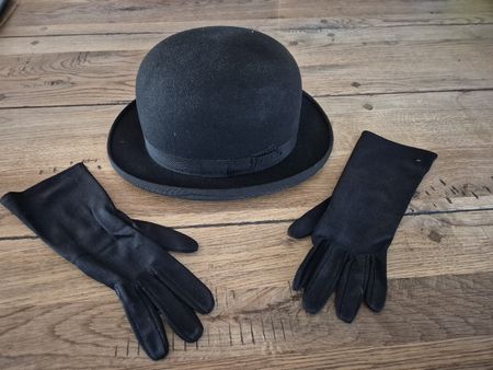Melone Hut antik mit Handschuhen