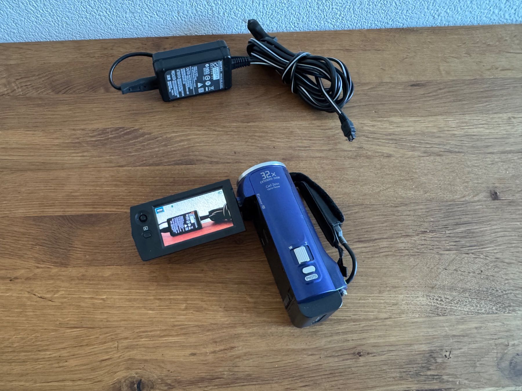 Sony Videocamere: SONY Camcorder HDR CX-220 – Nuovo (secondo la descrizione) da frauenfeld venduto da pipi018 2