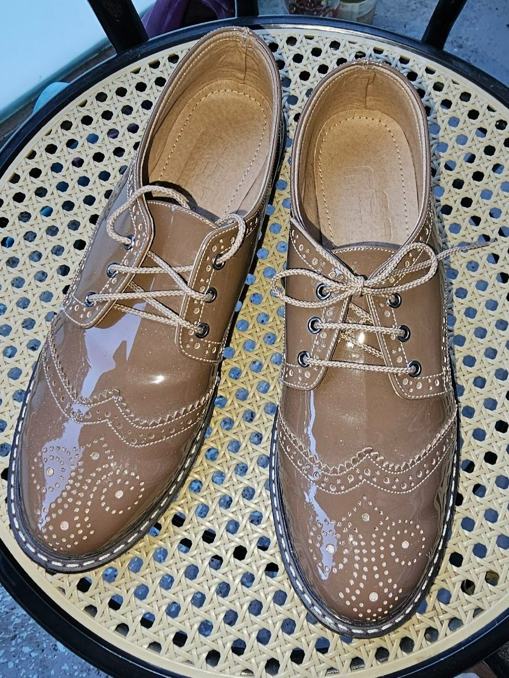 Scarpe da donna: Lackschuhe Roma Gr. 39, Top Zustand, Hellbraun – Usato da Münchenbuchsee venduto da babilibern