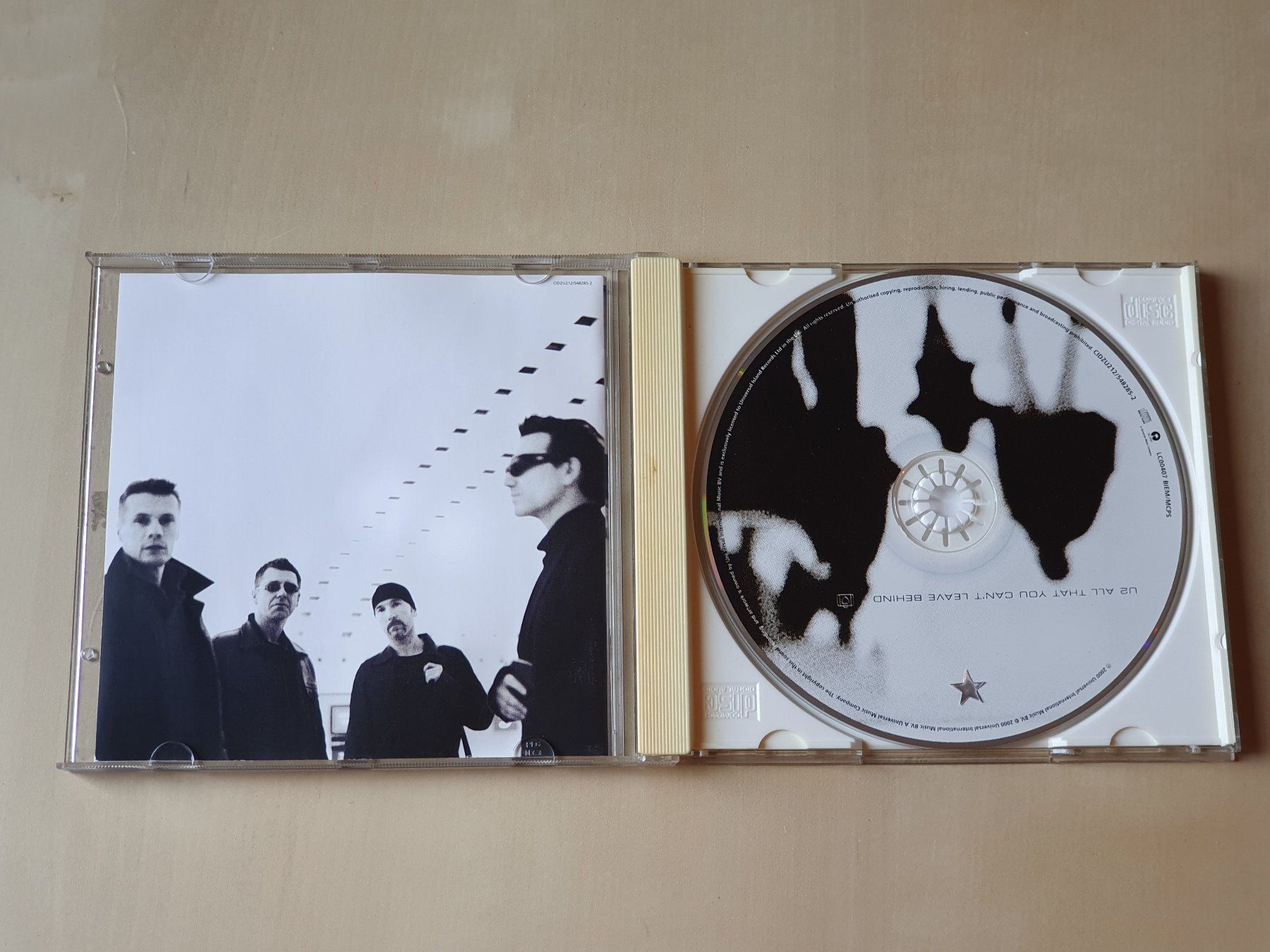 CDs: U2 All that you can't leave behind – D'occasion à Stansstad par collectorsshop 2