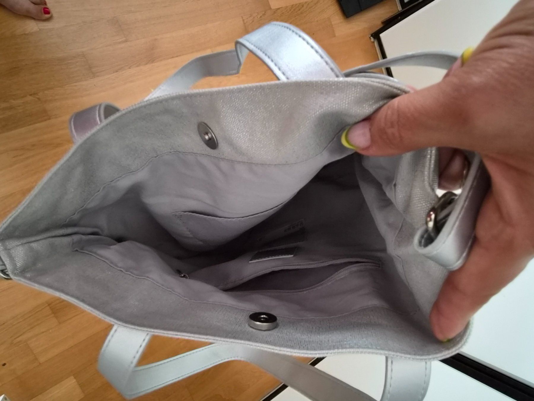 Sacs femmes: Tasche Silber mit Etikett neu – Neuf avec emballage d'origine à Zürich par Citalo 1