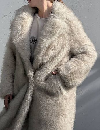 Bershka Fellmantel in Creme  Grösse XS
