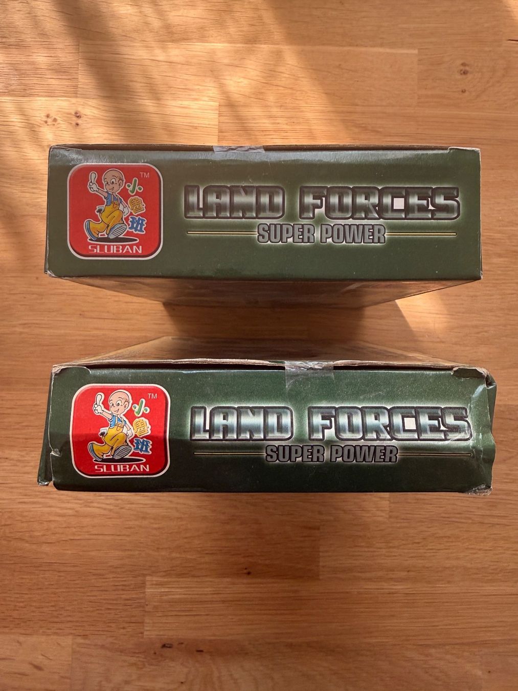 Kit di costruzioni: lot de 2 Boîtes Land Forces – Usato da La Tour-de-Peilz venduto da cod_9hq5 2