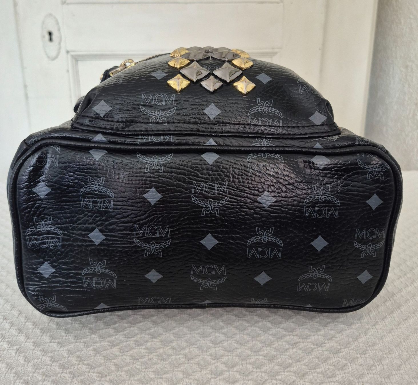 Mcm Zaini: MCM Rucksack mit Nieten – Usato da Dottikon venduto da Pega7 7