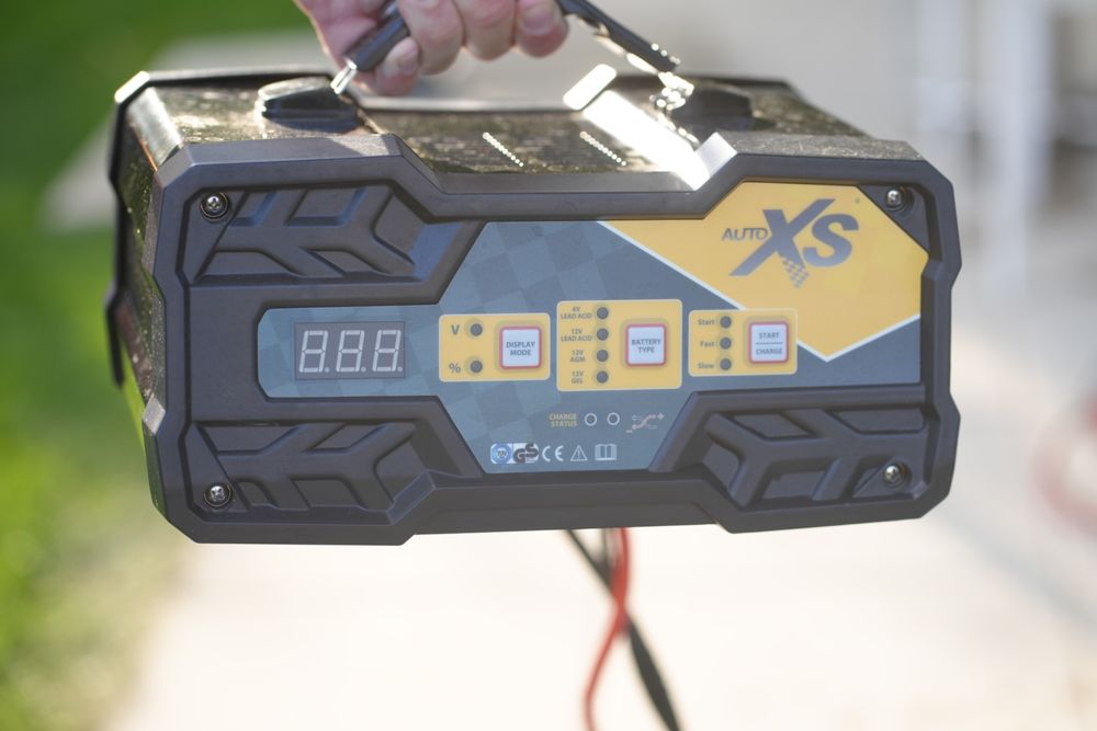 AUTO XS® Auto-Batterieladegerät mit Display