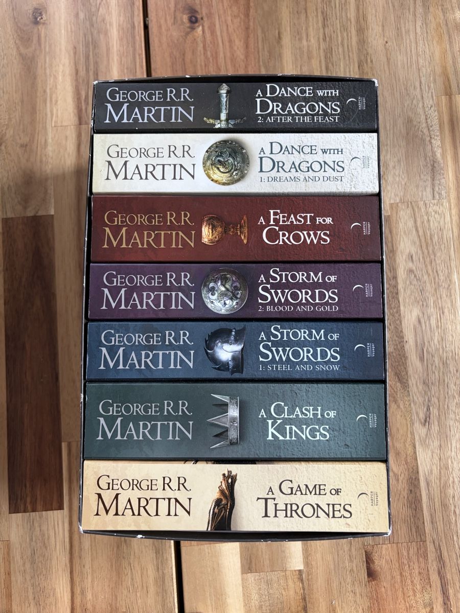Libri: Game of thrones complete collection in English – Usato da Crissier venduto da Nouchki76
