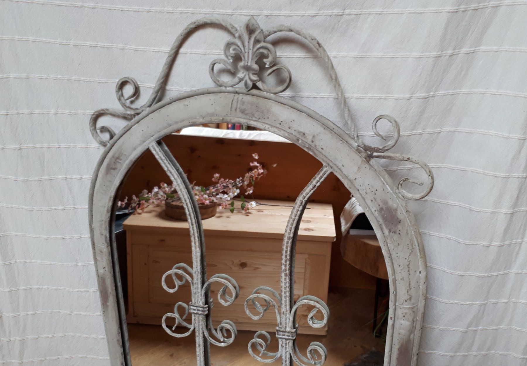 Specchi: Grosser Spiegel shabby chic – Usato da Goldiwil (Thun) venduto da chilou
