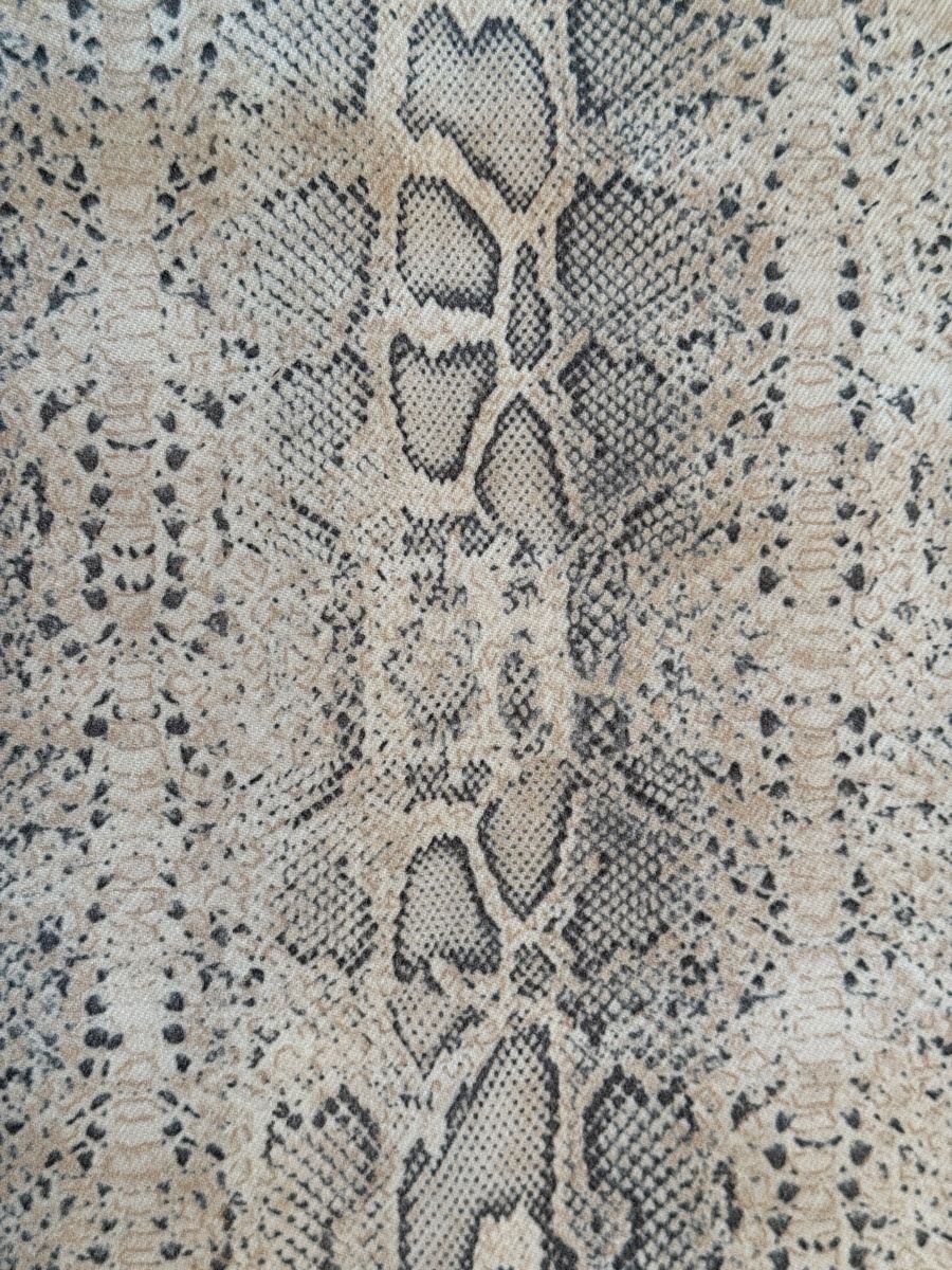 Tissus: Neu Stoff Schlangenmuster beige grau Denim  – Neuf avec emballage d'origine à Zürich par sha_vw65 1