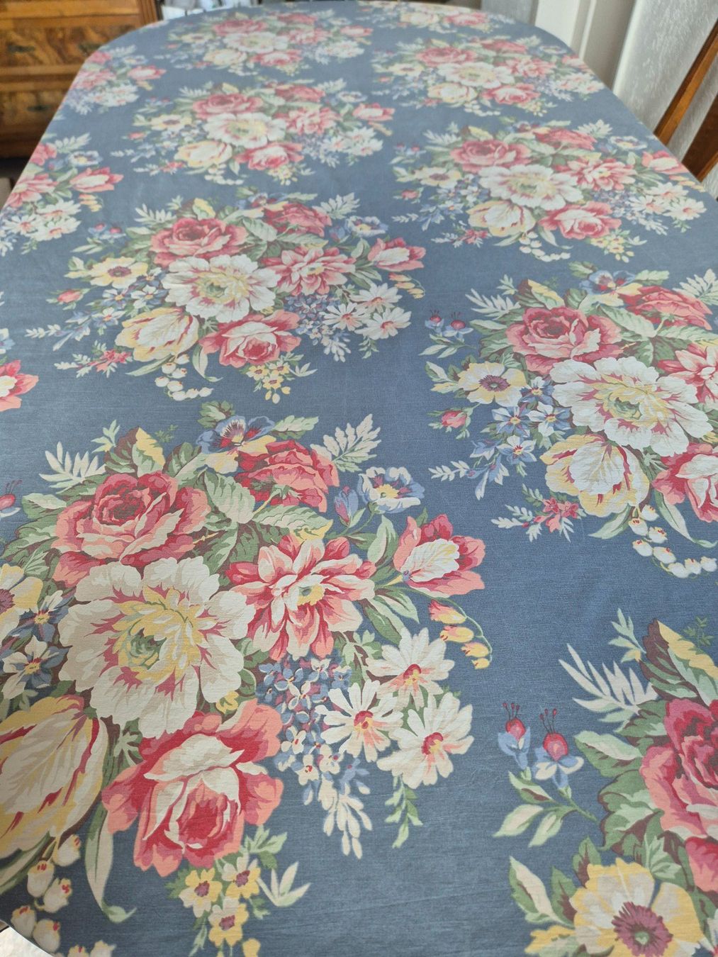 Altra biancheria da tavola: Vintage Tischdecke mit Blumenmuster, oval – Usato da Bern venduto da aronari 3