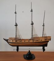 Segelschiff  Dreimast mit Ständer