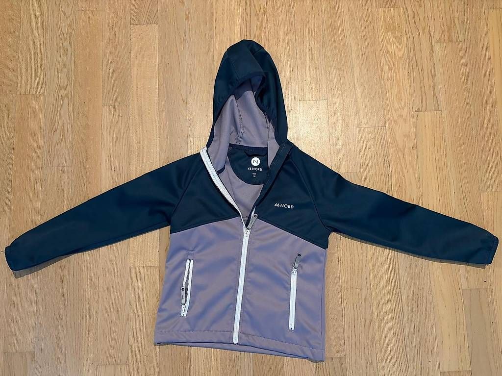 Giacche & Cappotti: Veste Softschell/ Jaquette T 128 (7-8 ans) – Usato da Fribourg venduto da Matxp