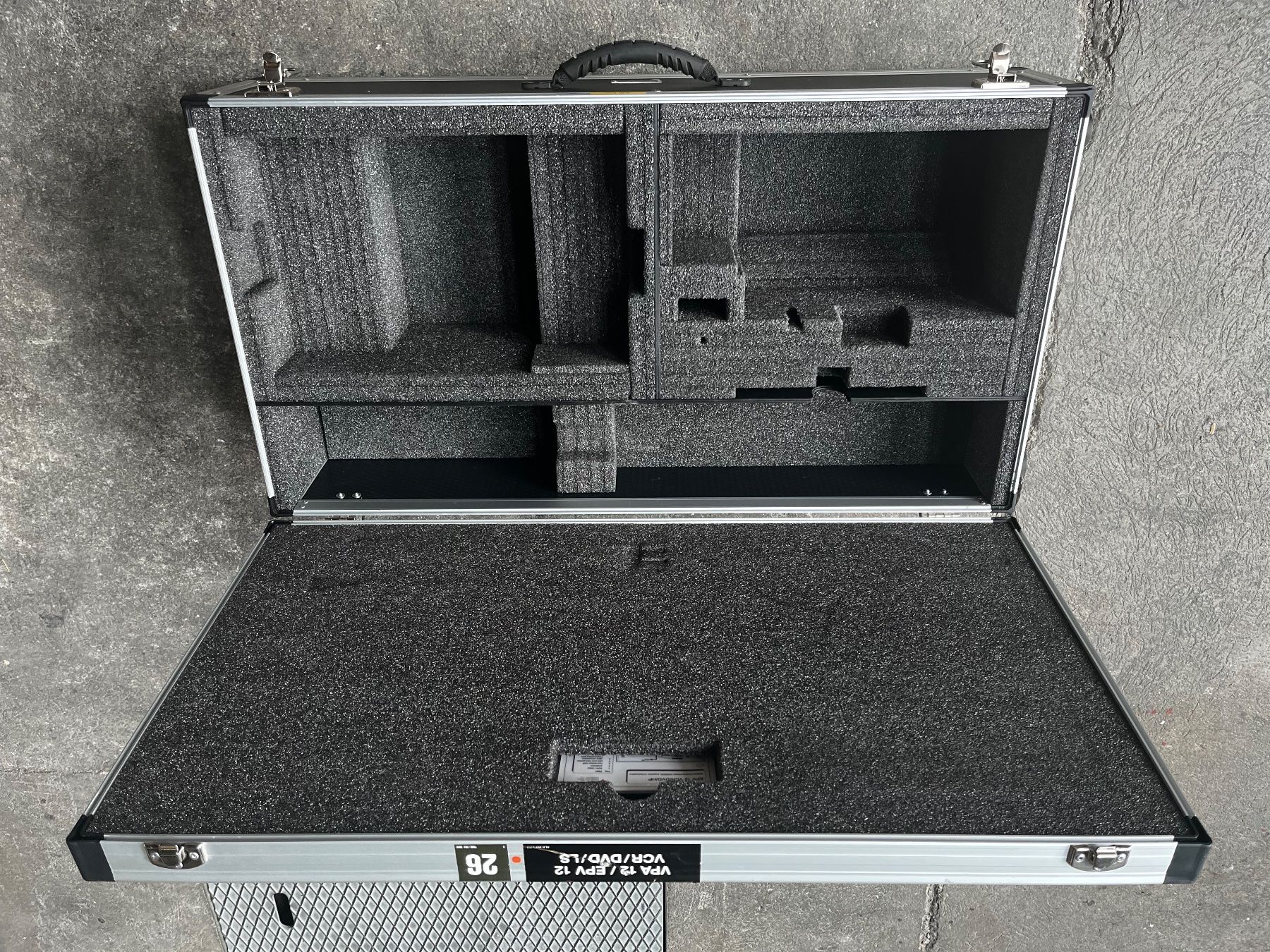 Valigie: VALCA BOX Transportkoffer / Flightcase mit Einlage + Rollen – Usato da Lenzburg venduto da Tempo_1929 6