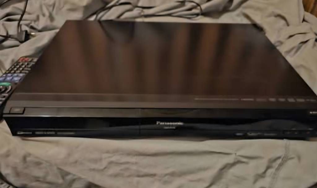 Panasonic Multimediaplayer & Streamer: Panasonic DMR-EH58 DVD Player & Harddisk 250GB recorder – Gebraucht aus Uetikon am See von anitaane