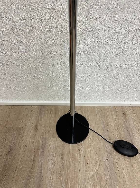 Lampade: Vintage Postmodern Halogen Stehleuchte Chrom mit Acrylschirm – Usato da Obernau venduto da Arche_Noah_Brocki 4