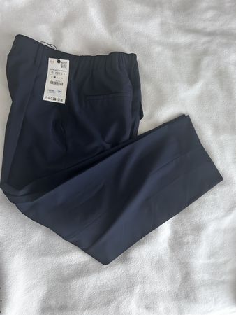 New Zara Hose, Gr. S, dunkelblau, mit Etikett!