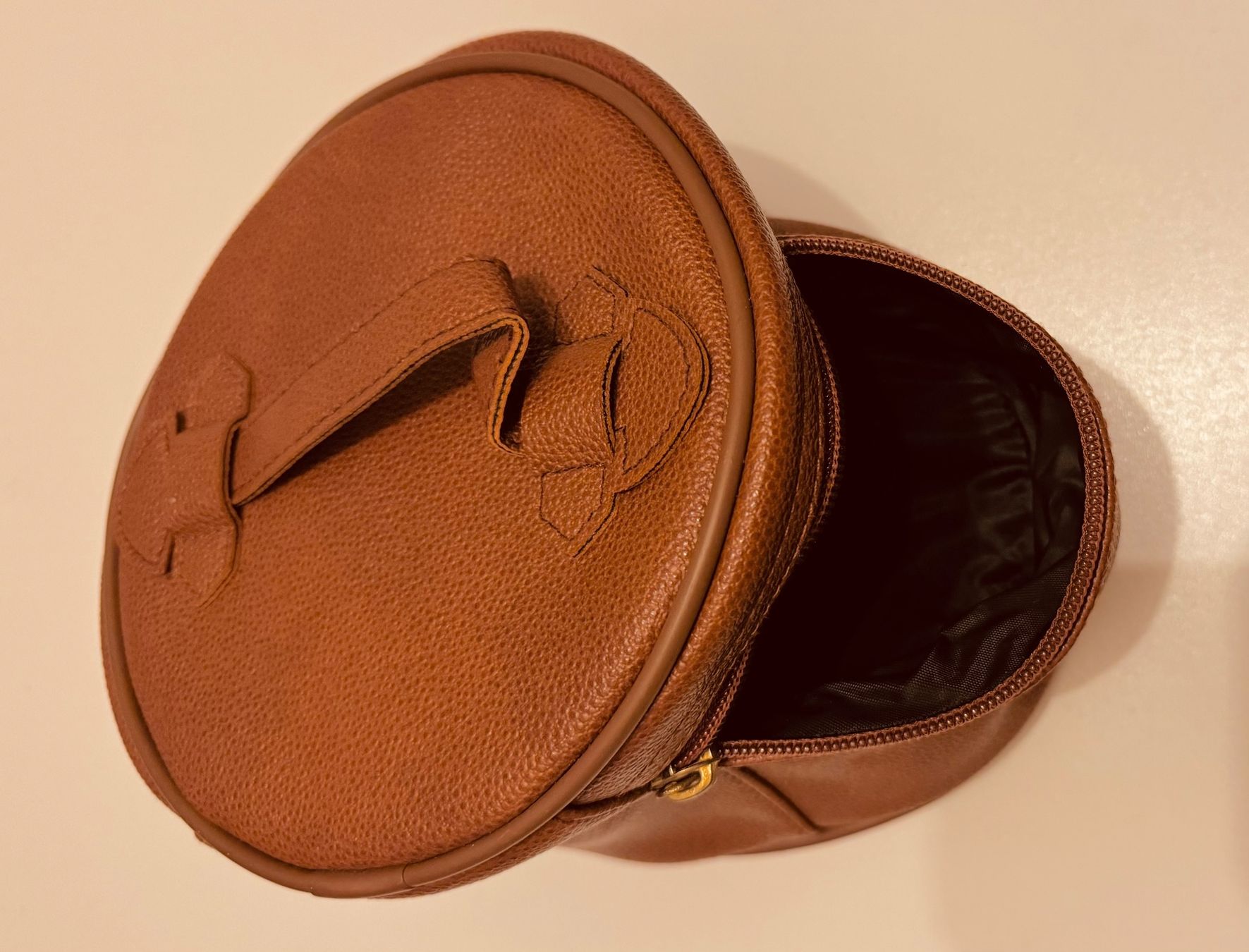 Custodie per cosmetici: Vanity case, trousse neuve avec miroir, couleur cognac – Nuovo e nell'imballaggio originale da Genève venduto da Murmurs 4