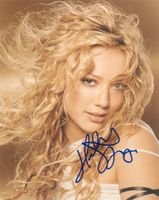 Original Autogramm von HILARY DUFF auf Großfoto