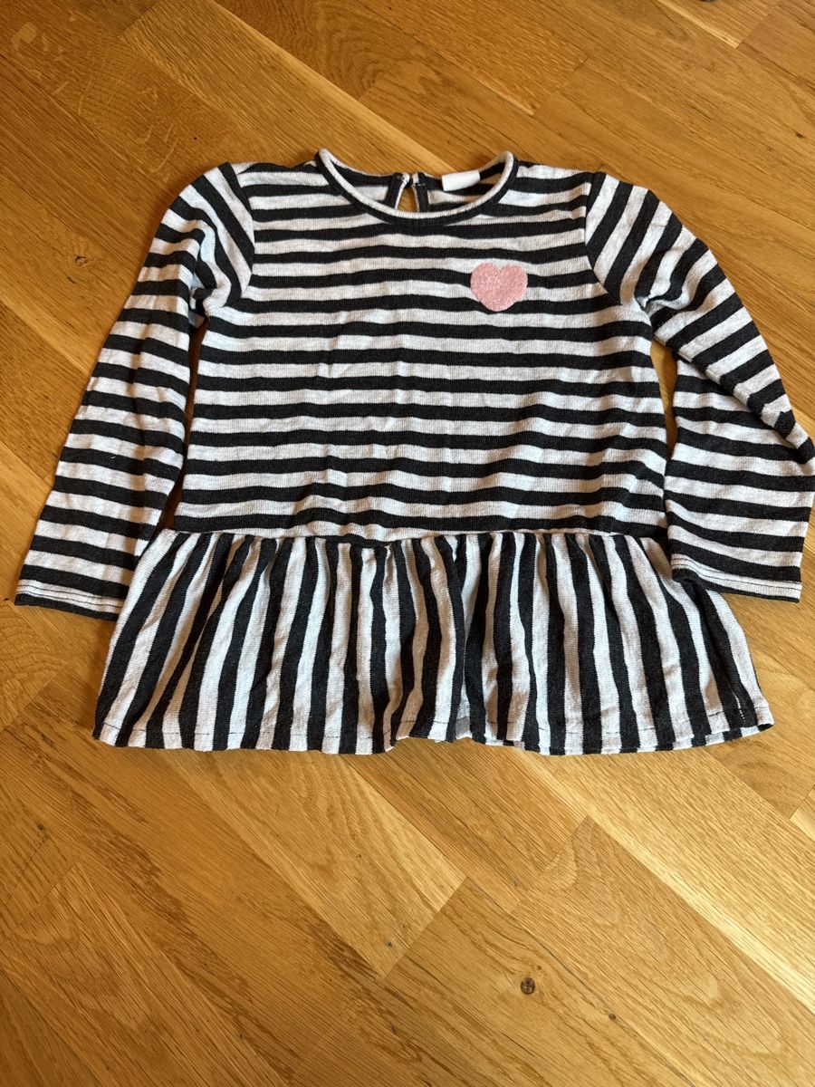 Lotti & Set di vestiti: 4 Langarmshirts im Set, Grösse 92 – Usato da Ottikon venduto da Domito 2