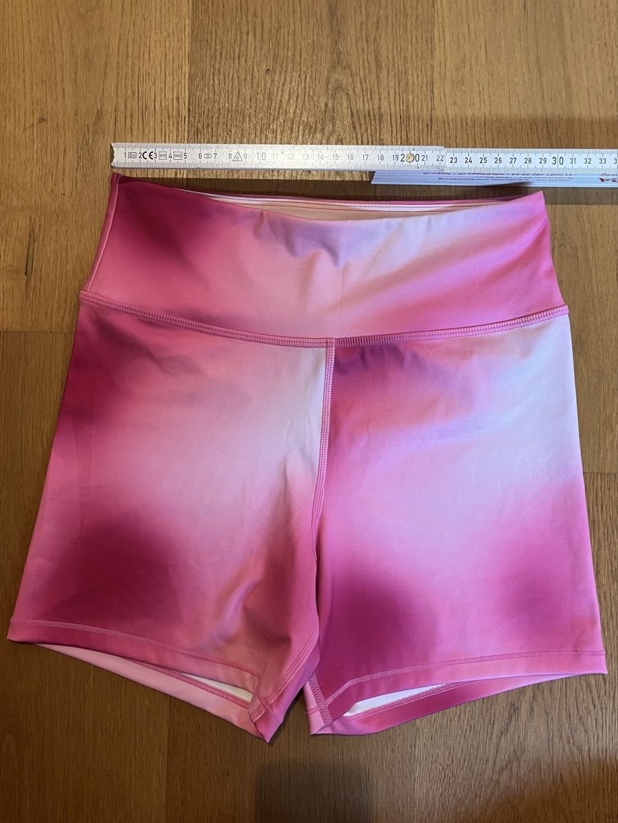 H&M Leggings: Biker Shorts, kurze Leggings – Usato da Samedan venduto da K7kgh 4