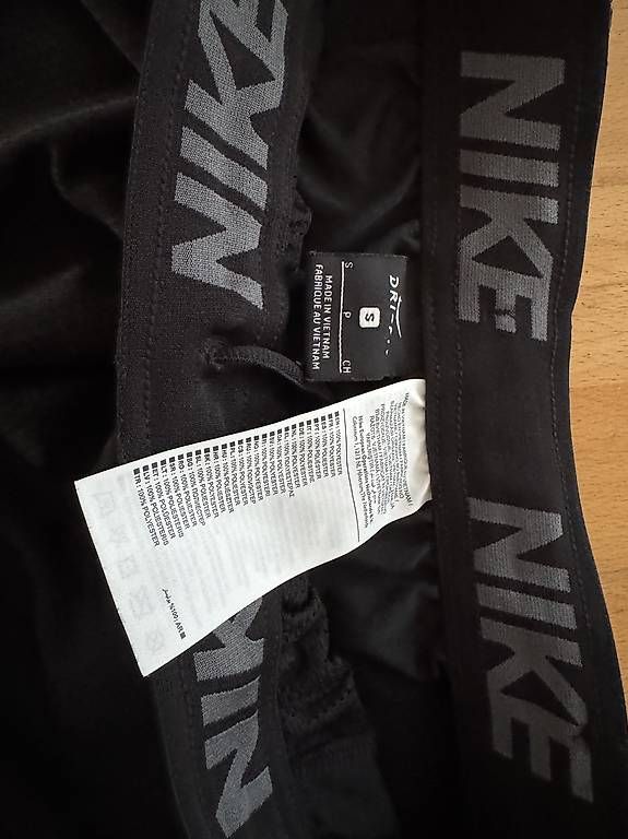 Pantaloni: Herren Nike Shorts schwarz, Grösse S – Usato da Cham venduto da Kaylua 1
