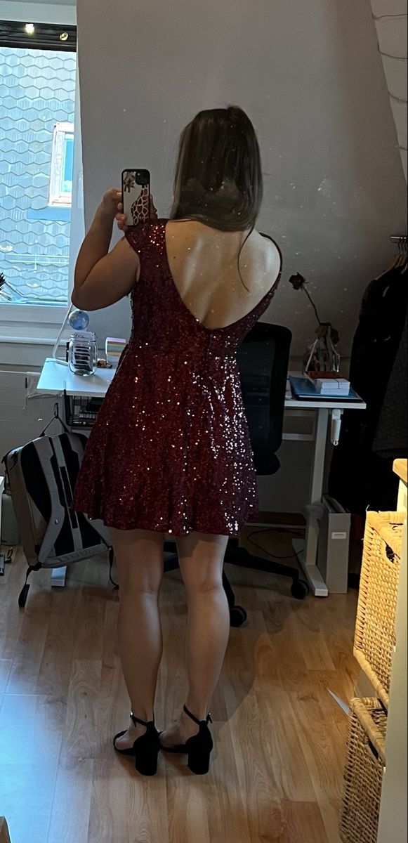 Kleider: B. Darlin Paillettenkleid rot- Grösse S – Neu (gemäss Beschreibung) aus Zürich von corinne.nussbaumer20 2