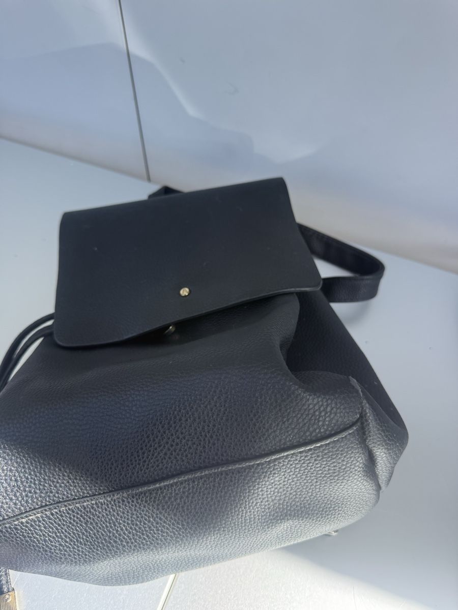 Rucksäcke: Rucksack schwarz Kunstleder gebraucht – Gebraucht aus Liebefeld von Khampa 5