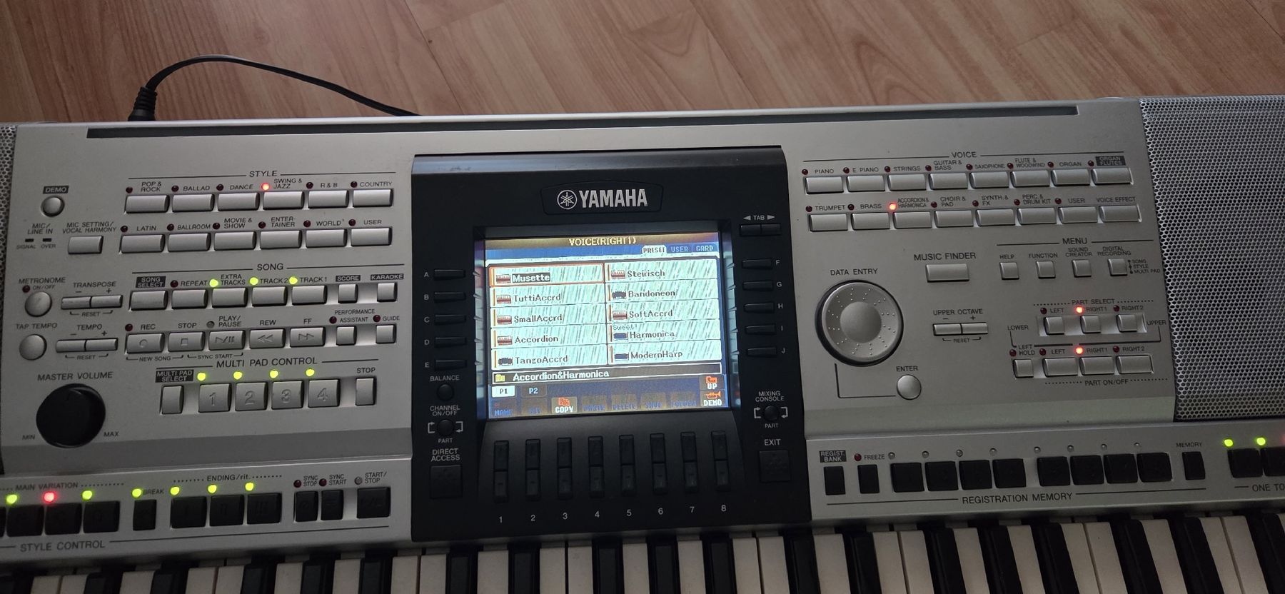 Yamaha Strumenti musicali: Yamaha PSR-3000 Keyboard  mit Ständer – Usato da Huttwil venduto da ser_gn9l 3