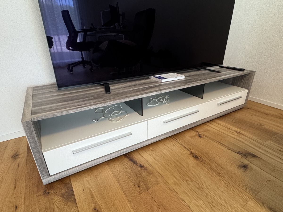TV Möbel: Lowboard, Eichendekor & weiss hochglanz, super Zustand,  – Gebraucht aus Niederbuchsiten von Roempe