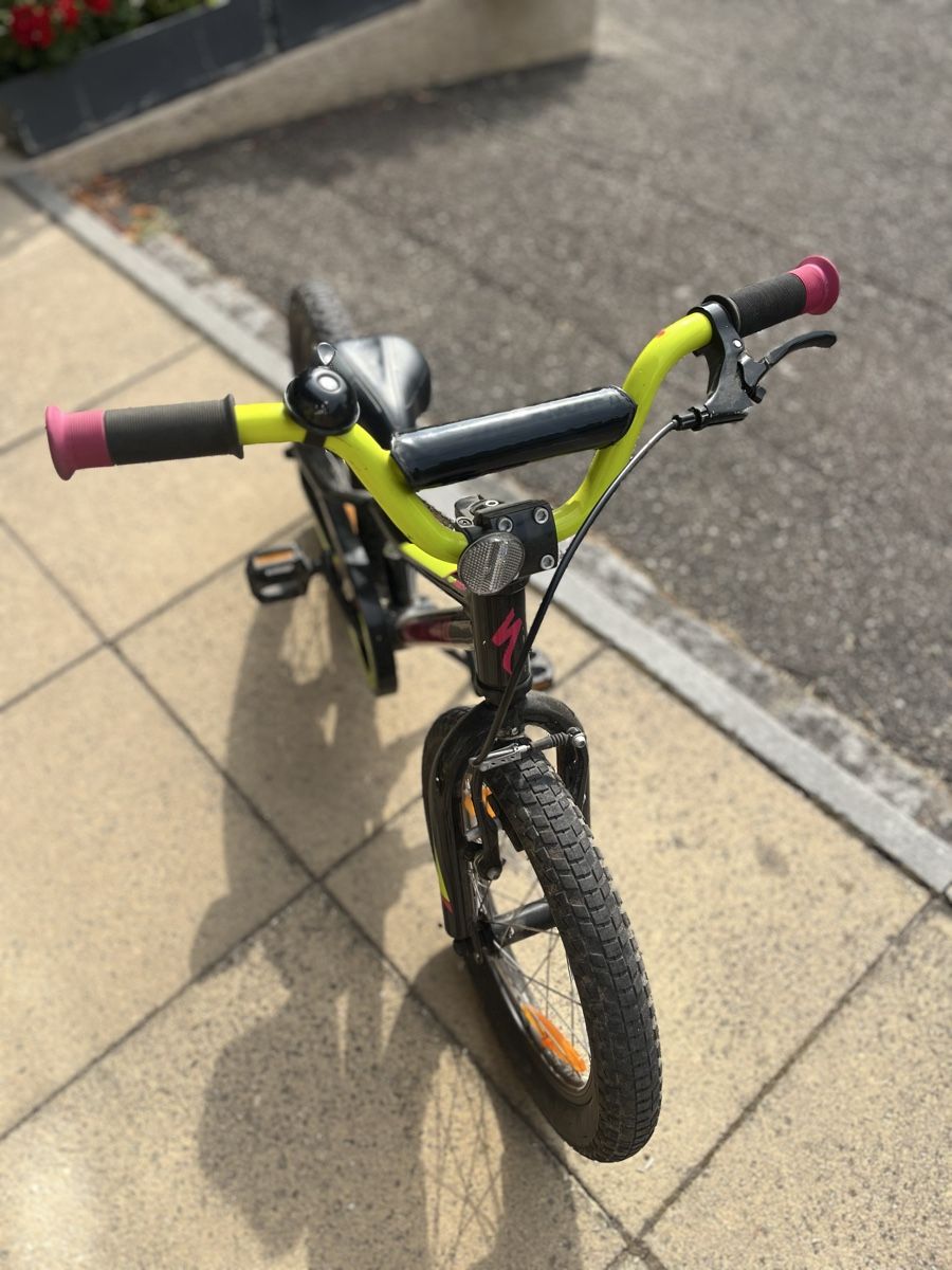 Specialized Biciclette: Kinderfahrrad 16“ Specialized – Usato da Bennwil venduto da Mseko 3