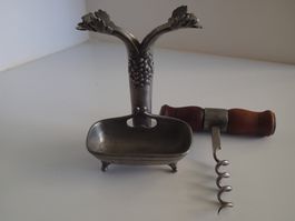 alter Korkenzieher mit Halterung