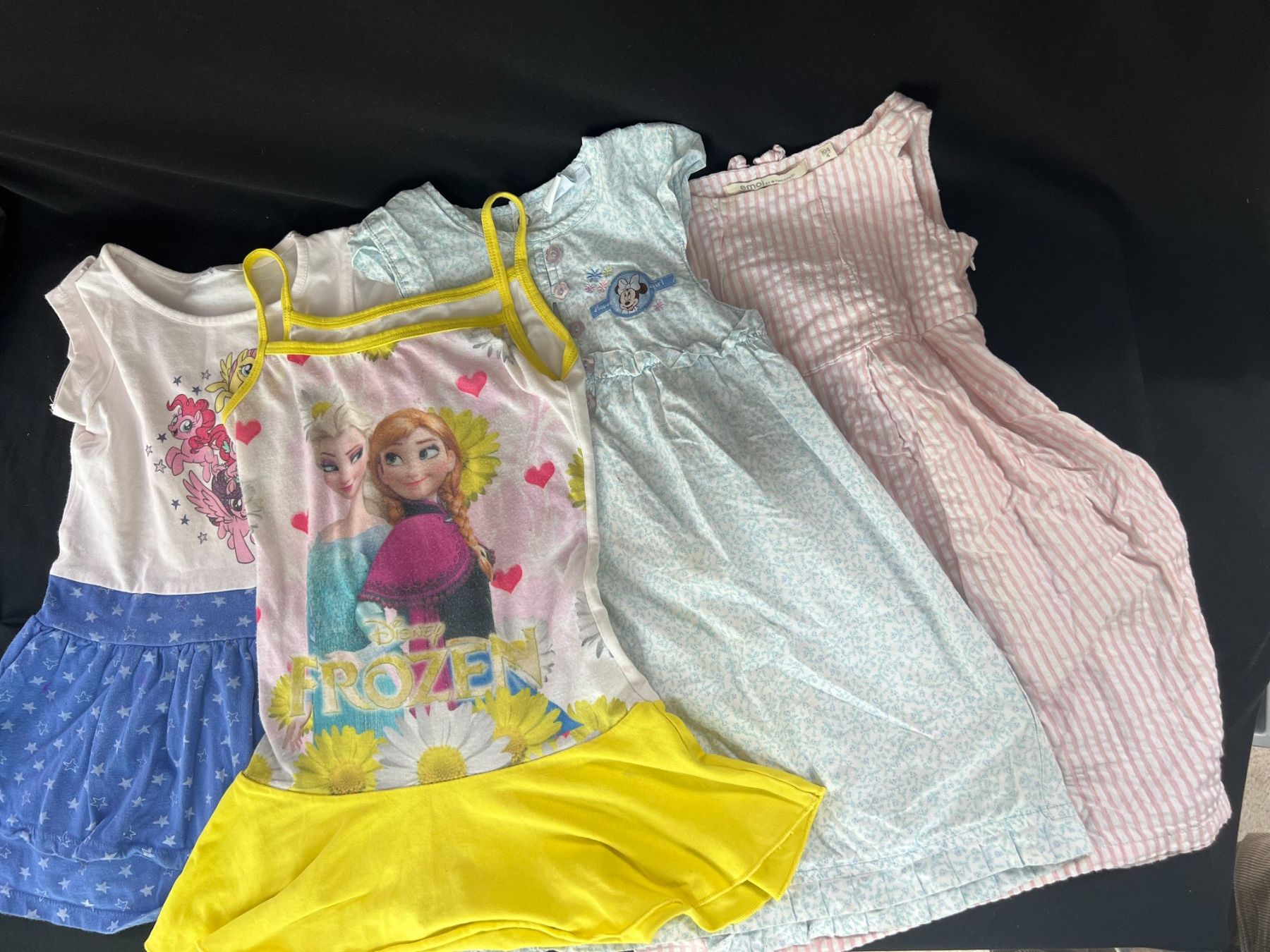 Kleiderpakete & -sets: 4 Kleidchen Grösse 104 – Gebraucht aus Zürich von Drahtzug