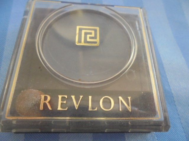 Make-up: REVLON Lidschatten BLUE SMOKE – Usato da Hinwil venduto da Glasperlen