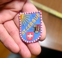 VINTAGE Badge ST. CERGUE nos ST. GALLER STICKEREI klein