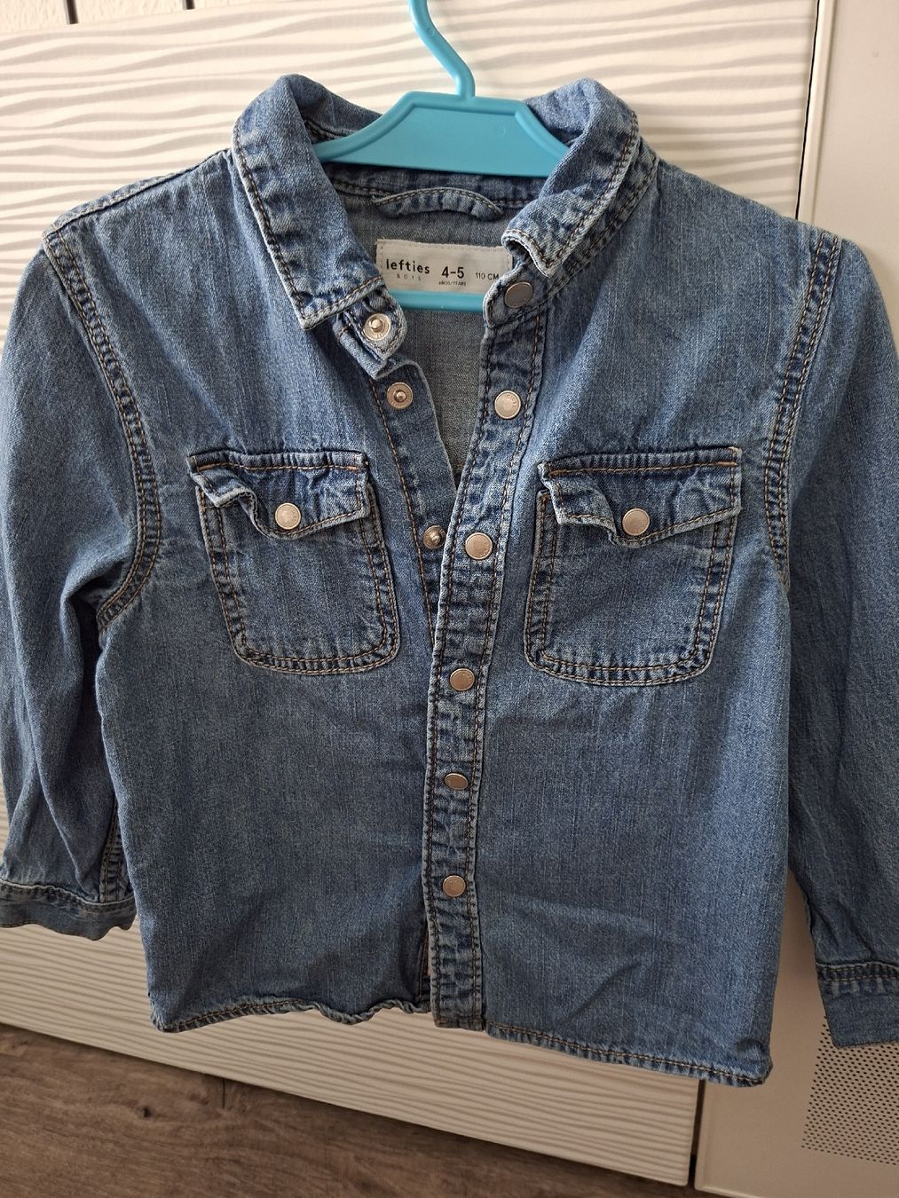 Blusen, T-Shirts & Tops: Kinder Jeans Hemd Gr.110 – Gebraucht aus Winterthur von Ausmisten2026