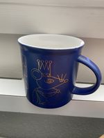 Blaue Tasse mit Goldmuster