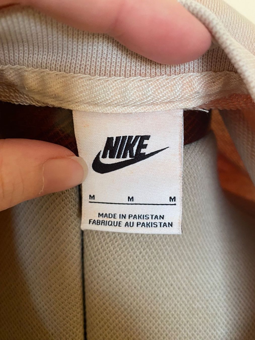Nike Maglioni & Felpe: Pull nike oversize taille M – Usato da Basel venduto da Maria-Alexa 3