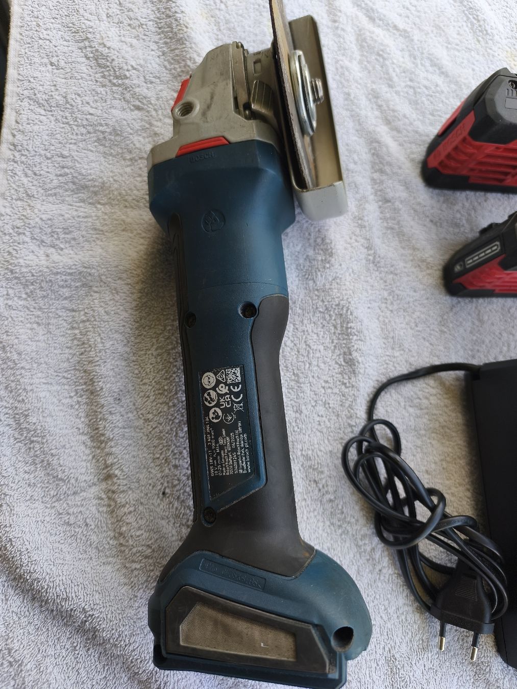 Bosch Tutti gli attrezzi: Bosch Akku Winkelschleifer Set – Usato da Recherswil venduto da Sruscha58 4