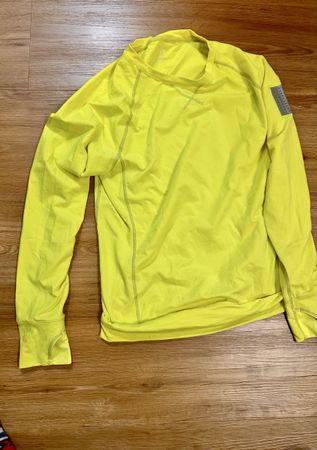 Neongelbes Sport-Langarmshirt