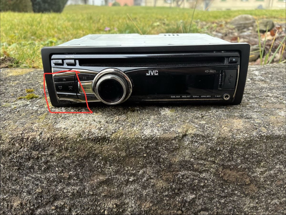 JVC Radio: JVC Auto Radio – Usato da Emmenbrücke venduto da nne_hm9j 1