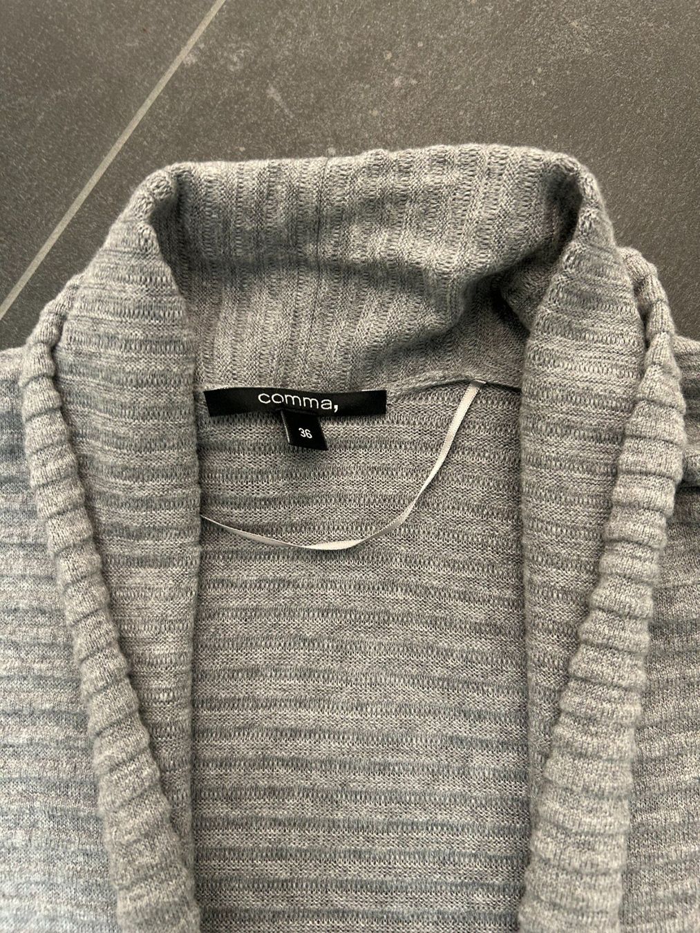 Comma Jacken: Strickjacke Comma – Gebraucht aus Mörel von jac_rq58 3