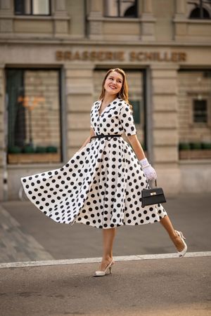Damen Kleid weiss schwarz gepunktet Vintage Stil Midi S