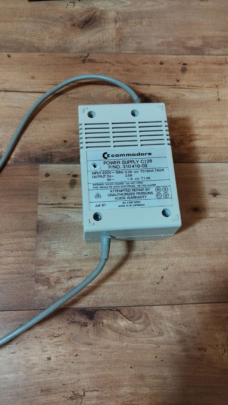 Commodore PC: Commodore 128 – Difettoso da Domdidier venduto da look80486 8