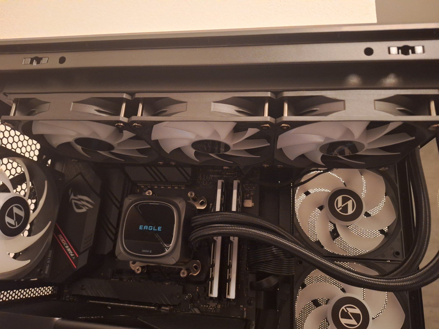 Gigabyte Componenti elettronici: Gigabyte Eagle 360  Raffreddamento a liquido AIO 360 mm – Nuovo (secondo la descrizione) da Rivera venduto da die_n9tn