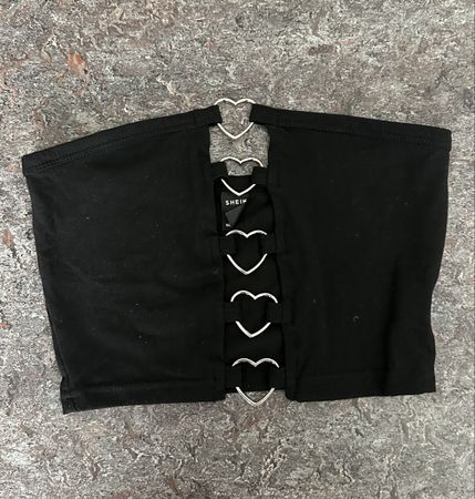 Crop Top schwarz wit heart rings 