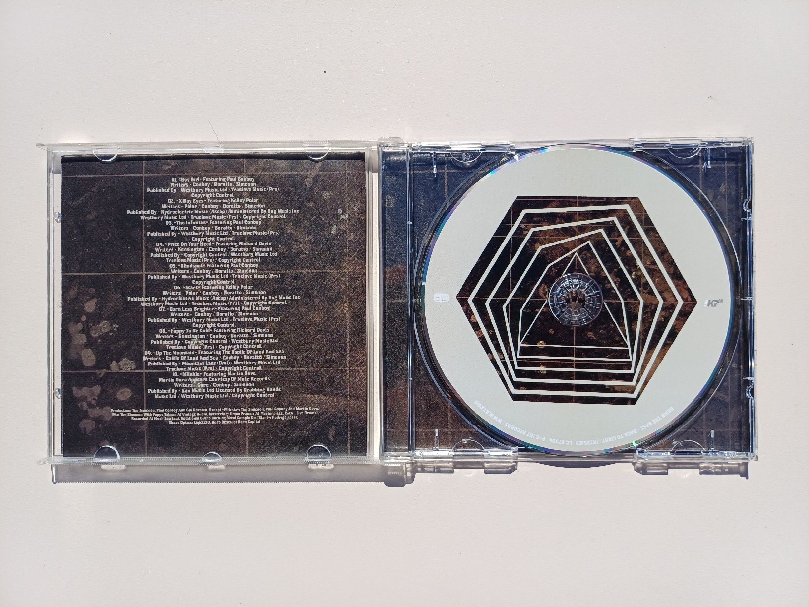 CD: Bomb the Bass "Back to light" CD – Nuovo (secondo la descrizione) da Begnins venduto da Drastic-Sound 3
