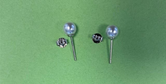 Orecchini pendenti & Orecchini a lobo: Silber Ohrringe mit weise Perlen – Nuovo e nell'imballaggio originale da Wängi venduto da Bmo 1